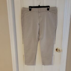 GAP Women's Cropped Pants in Beige